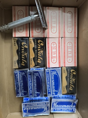 Alte verpackte rasierklingen - alte,